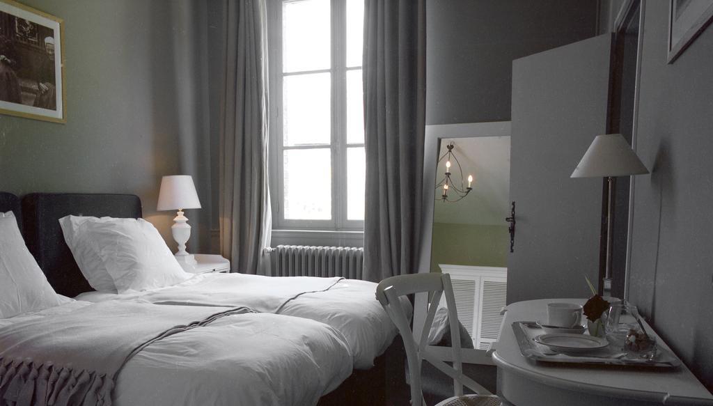 Hôtel La Licorne&Spa Lyons-la-Forêt Esterno foto