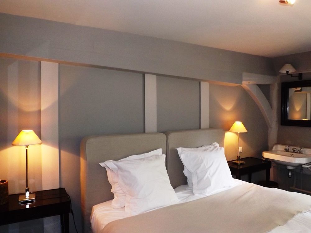 Hôtel La Licorne&Spa Lyons-la-Forêt Esterno foto